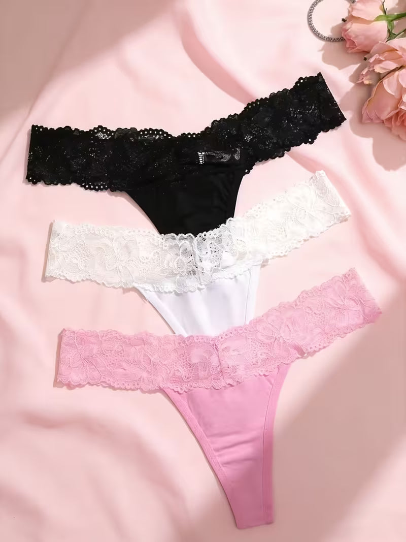 Bawełniane stringi damskie 3-pak – koronkowe wykończenie i subtelna elegancja