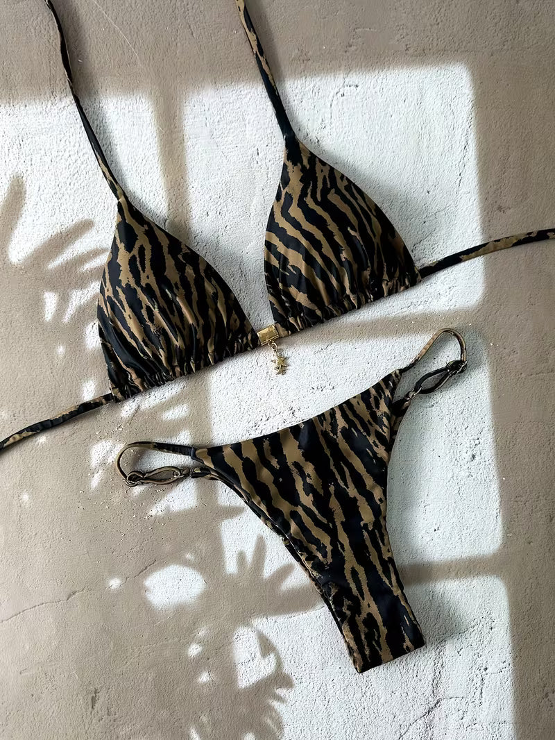 Leopardzie bikini damskie – halter i biżuteryjny detal