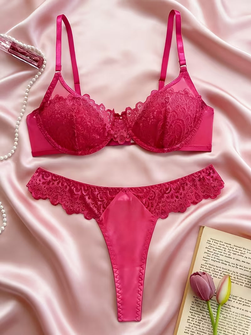 Koronkowy komplet bielizny Deep V – intensywny kolor i elegancka linia