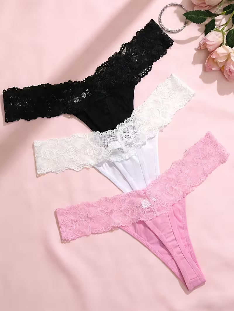 Bawełniane stringi damskie 3-pak – koronkowe wykończenie i subtelna elegancja