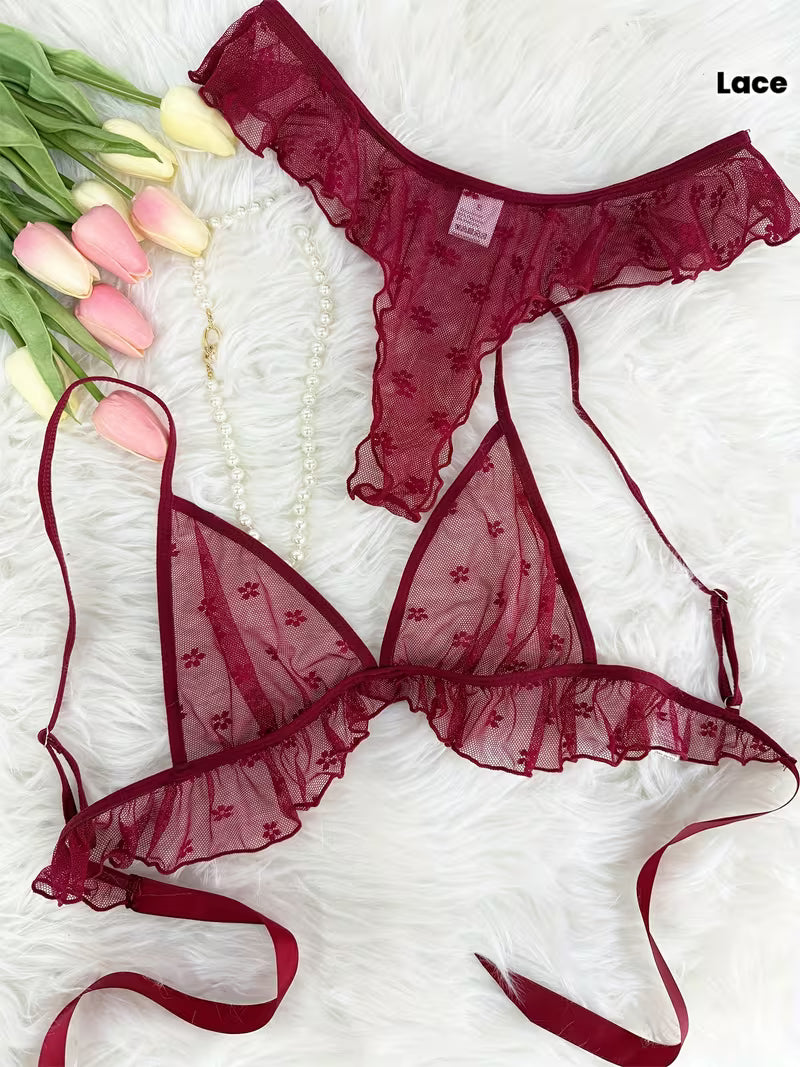 Bordowy komplet z siateczki – głęboki dekolt i romantyczna falbana