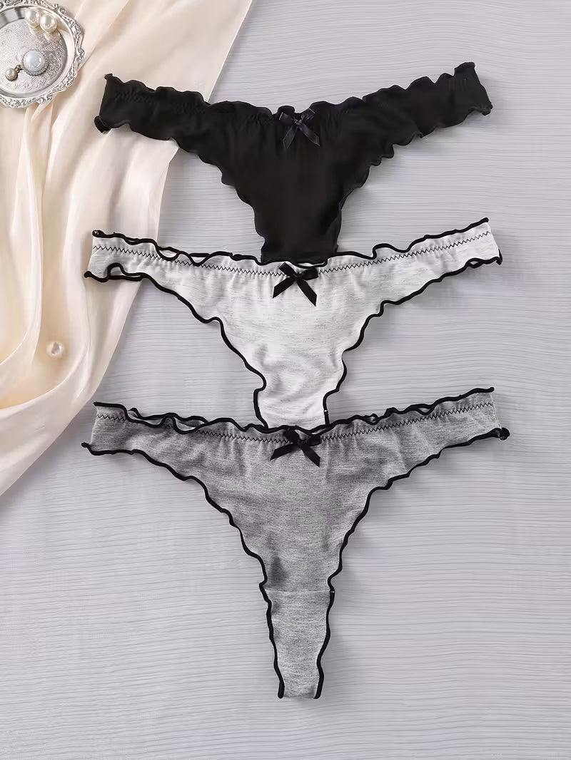 Zestaw stringów damskich 3 sztuki – miękka forma z wiskozy i subtelne falbanki