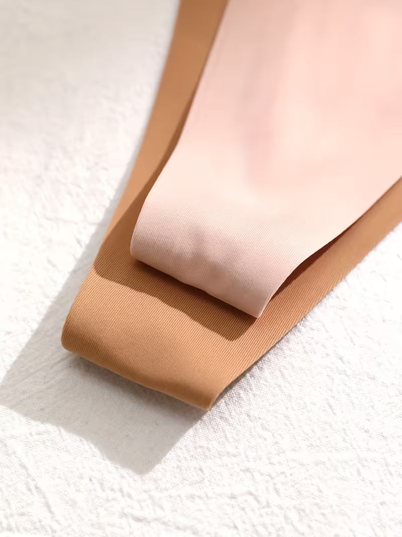 Zestaw 7 sztuk bezszwowych stringów damskich – gładka forma i codzienna elegancja