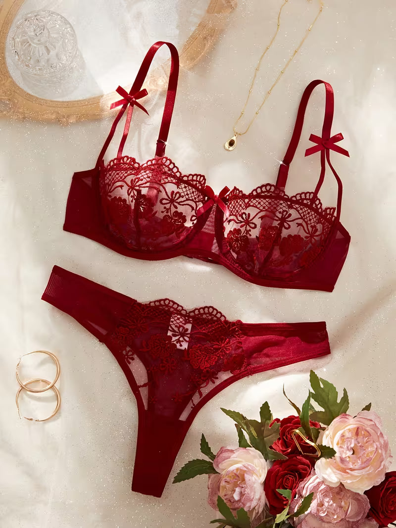 Bordowy komplet bielizny koronkowej – haftowane detale i podwójne ramiączka