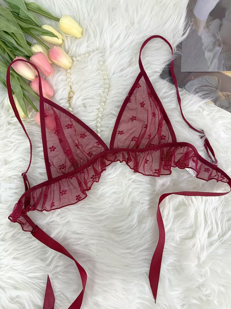 Bordowy komplet z siateczki – głęboki dekolt i romantyczna falbana