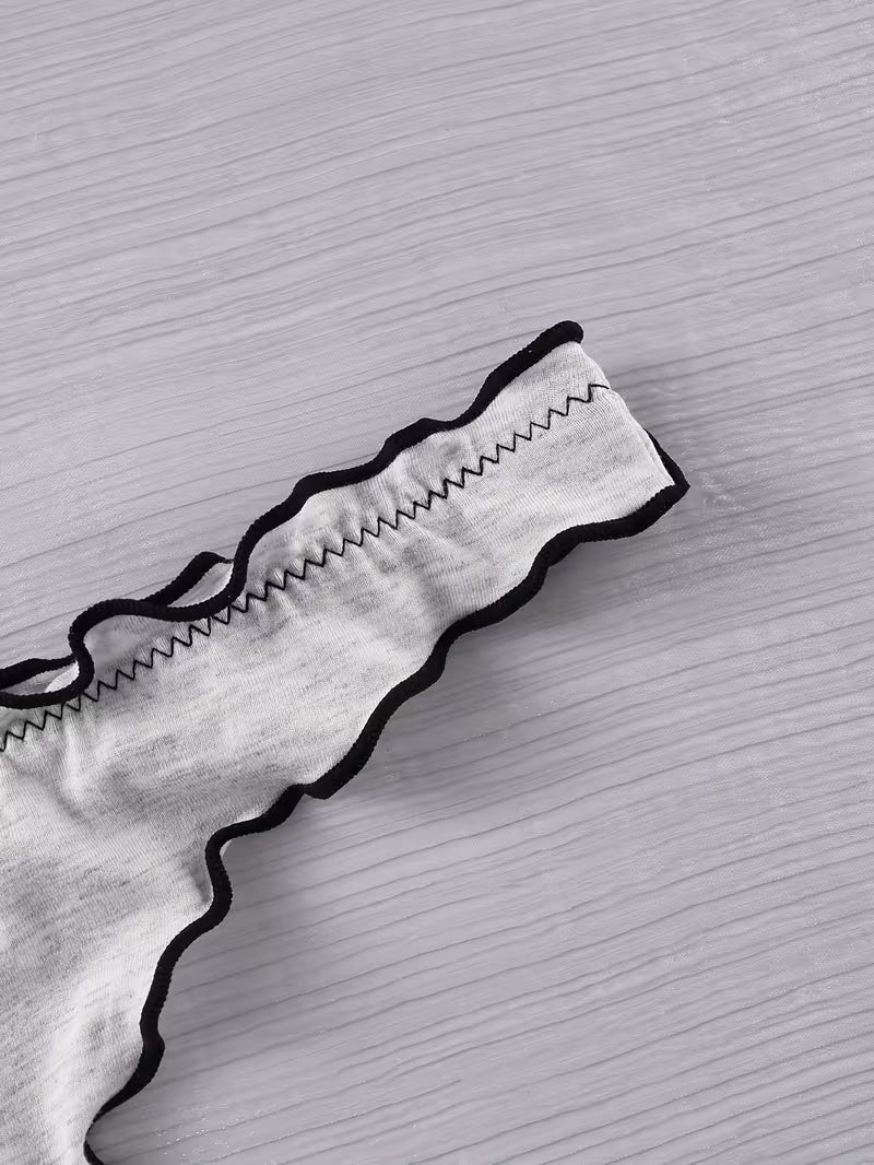 Zestaw stringów damskich 3 sztuki – miękka forma z wiskozy i subtelne falbanki