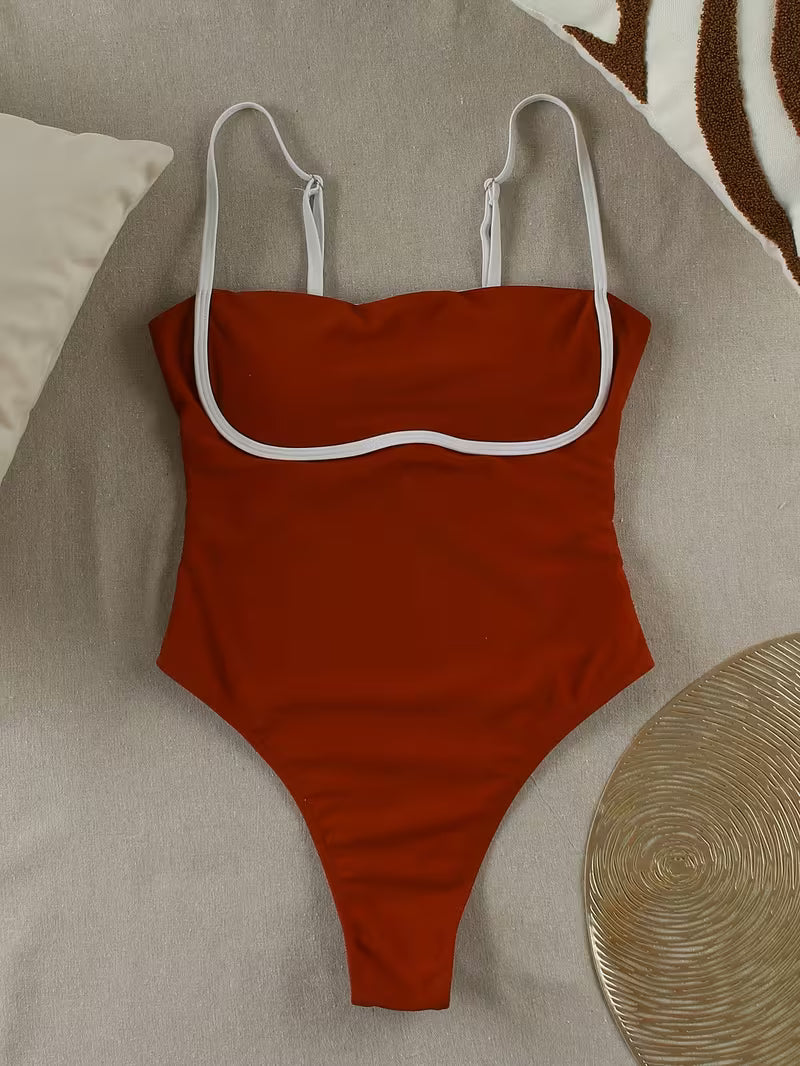 Jednoczęściowy kostium kąpielowy monokini – minimalistyczna forma i kobiecy kontrast