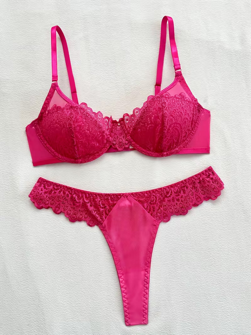 Koronkowy komplet bielizny Deep V – intensywny kolor i elegancka linia