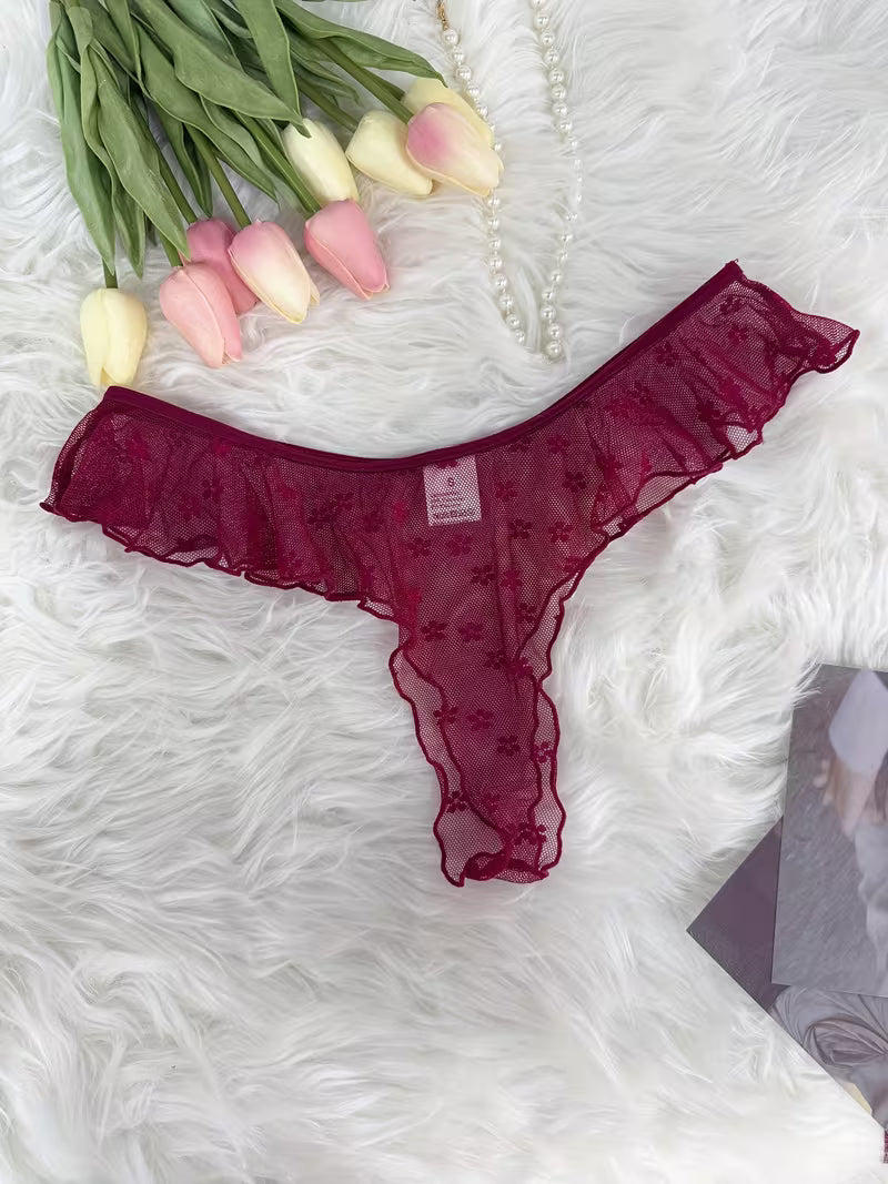 Bordowy komplet z siateczki – głęboki dekolt i romantyczna falbana