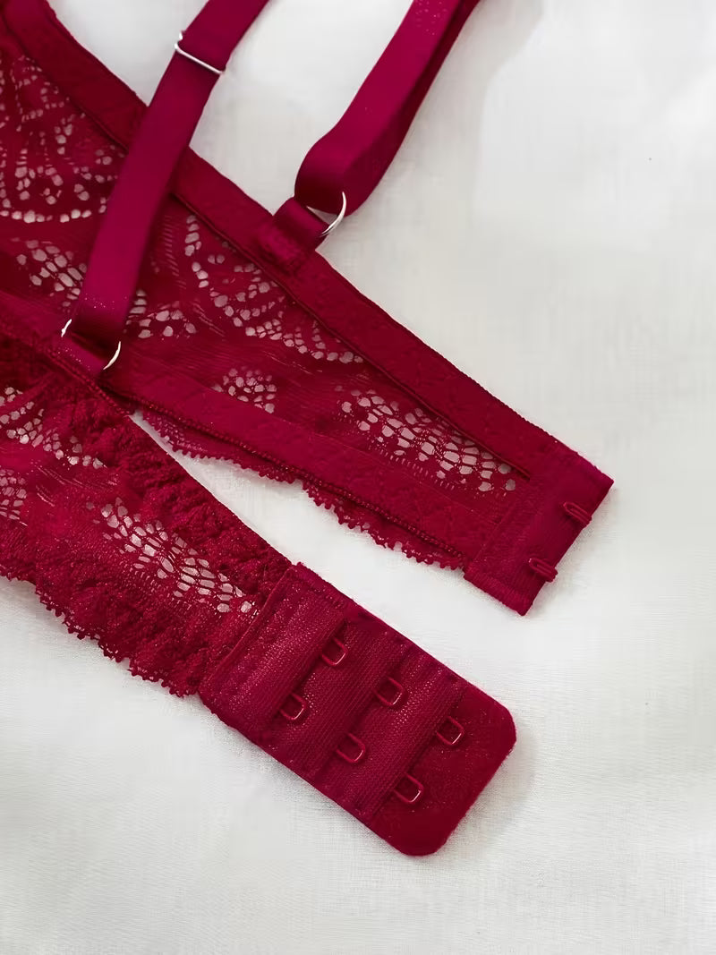 Koronkowy biustonosz z fiszbinami – winna czerwień i delikatna forma