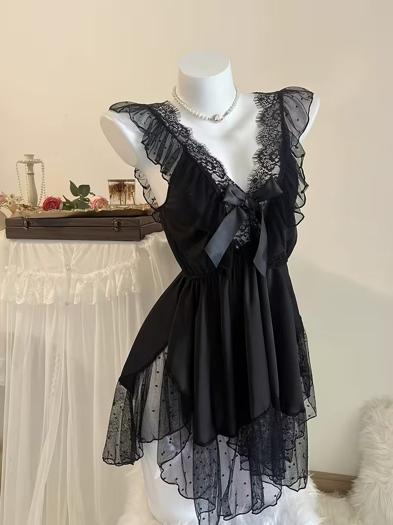 Czarna koszula nocna z głębokim dekoltem – tiulowe wykończenie i odkryte plecy