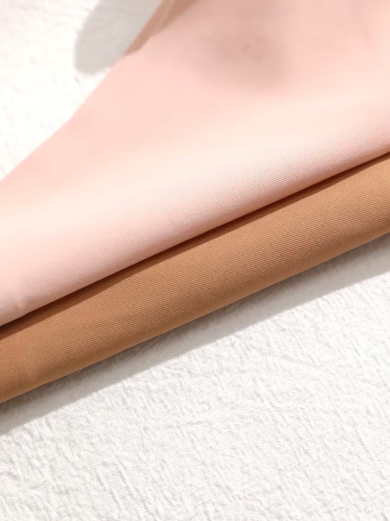 Zestaw 7 sztuk bezszwowych stringów damskich – gładka forma i codzienna elegancja