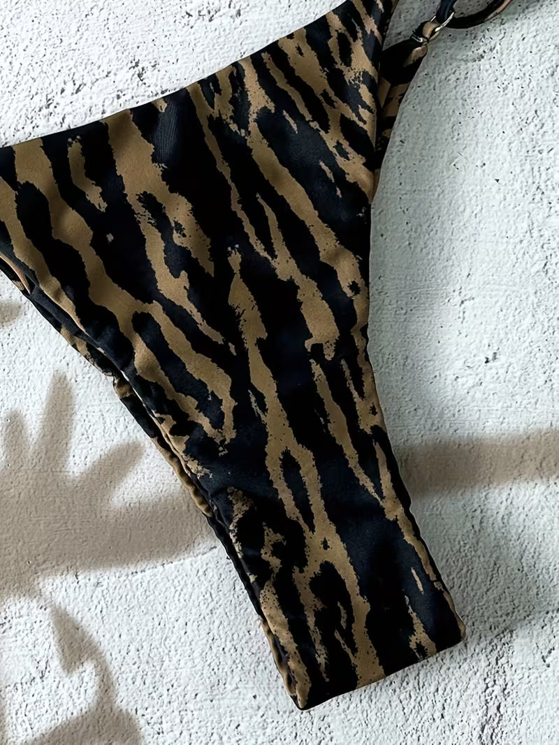 Leopardzie bikini damskie – halter i biżuteryjny detal